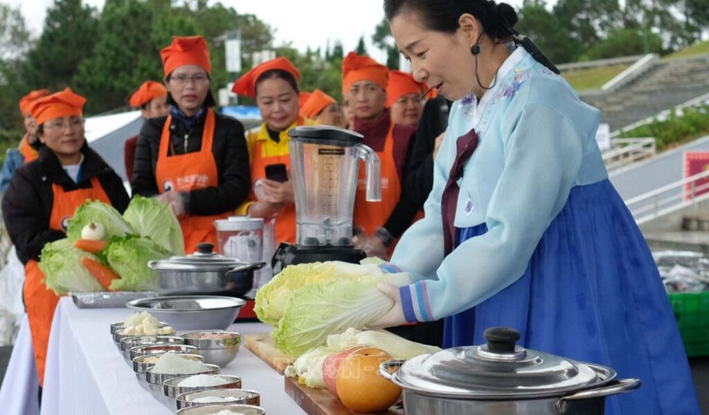 du khách hàn quốc tại đà lạt